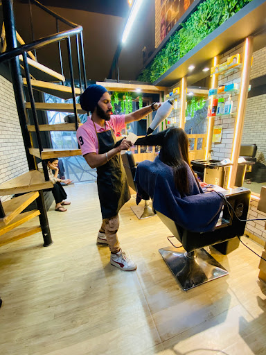 HAIR WEB'S UNISEX SALON ®