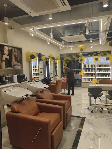 Lakme Salon For Him and Her in SNP Area,Sakchi,Jamshedpur