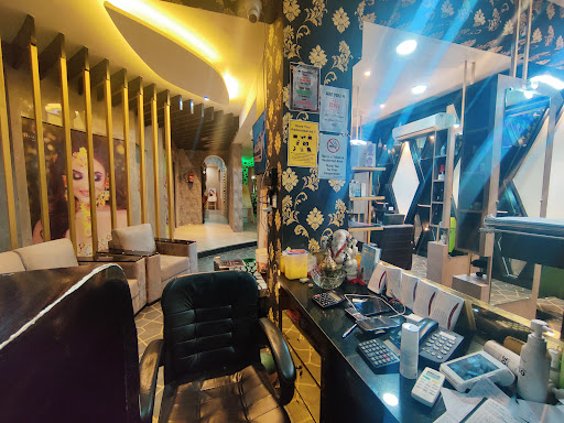 Headqueen With Mister Unisex Salon