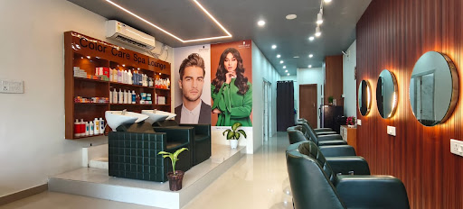 Valentino X Family Salon