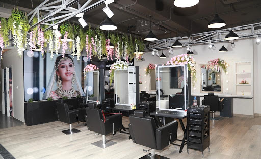 Lakme Salon For Him and Her in Georgetown,Prayagraj