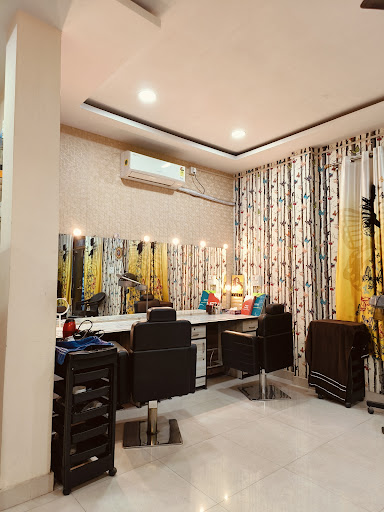 Titli Salon Prayagraj