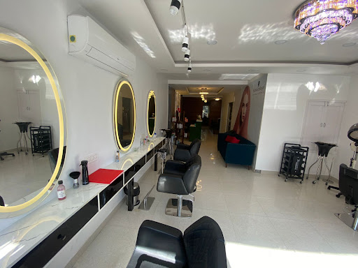 RUNWAY SALON DE PARIS sector 35- Best Salon in Chandigarh