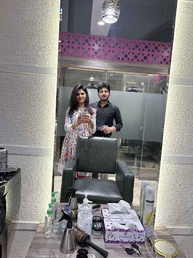 REBOOT SALON by Naomi's HEADMASTERS