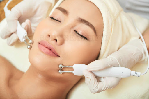 Aura Beauty studio Hair, Skin ,Makeup & Beauty Academy