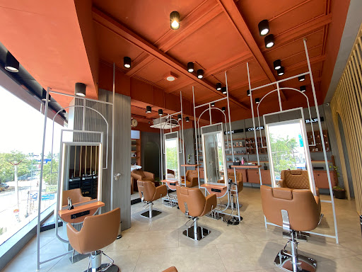Page 3 Luxury Salon & Makeover Studio