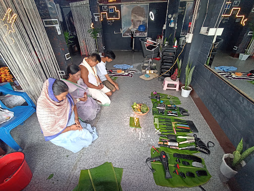Scissors & Mirror Unisex Hair Salon