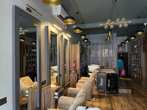 Maroon International Unisex Salon & Makeup Studio | Best Salon in Bardhaman | Top Rated Hair Salon