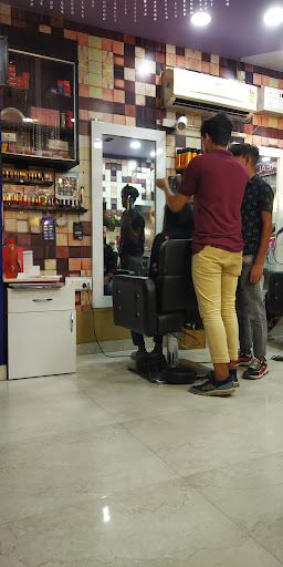 Looks 9 Unisex Salon - Best Makeup Artist/Best Salon/Best Beauty Parlour/Best Bridal Makeup Service/Best Hair Cut Service