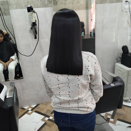 He & She Unisex Salon