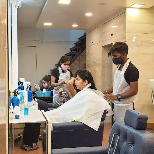 Tuku's ZAARRAA Professional Beauty Unisex Salon in Camp Pune