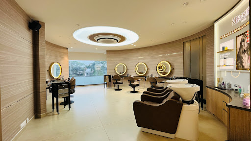 Page 3 Luxury Salon & Makeover Studio