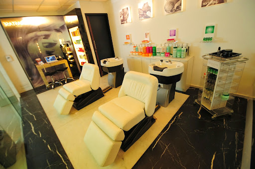 Page 3 Luxury Salon & Makeover Studio
