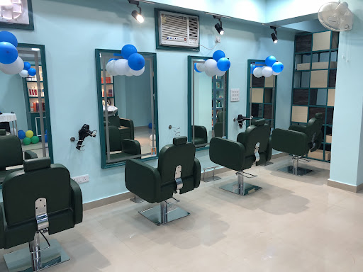 R Three Salon