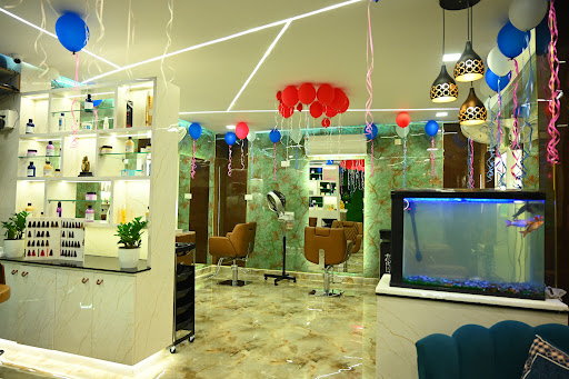 Lola's Unisex-Family Salon